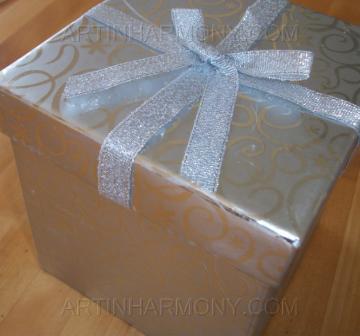 Silver Gift Box::Artinharmony.com<br />Silver Gift box Artinharmony.com Silver Gift Box contains 4 Embrodery table napkins 1 Glass Candle holder
